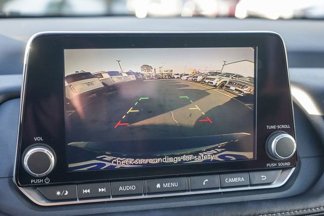 Used 2025 Nissan Rogue S image 24