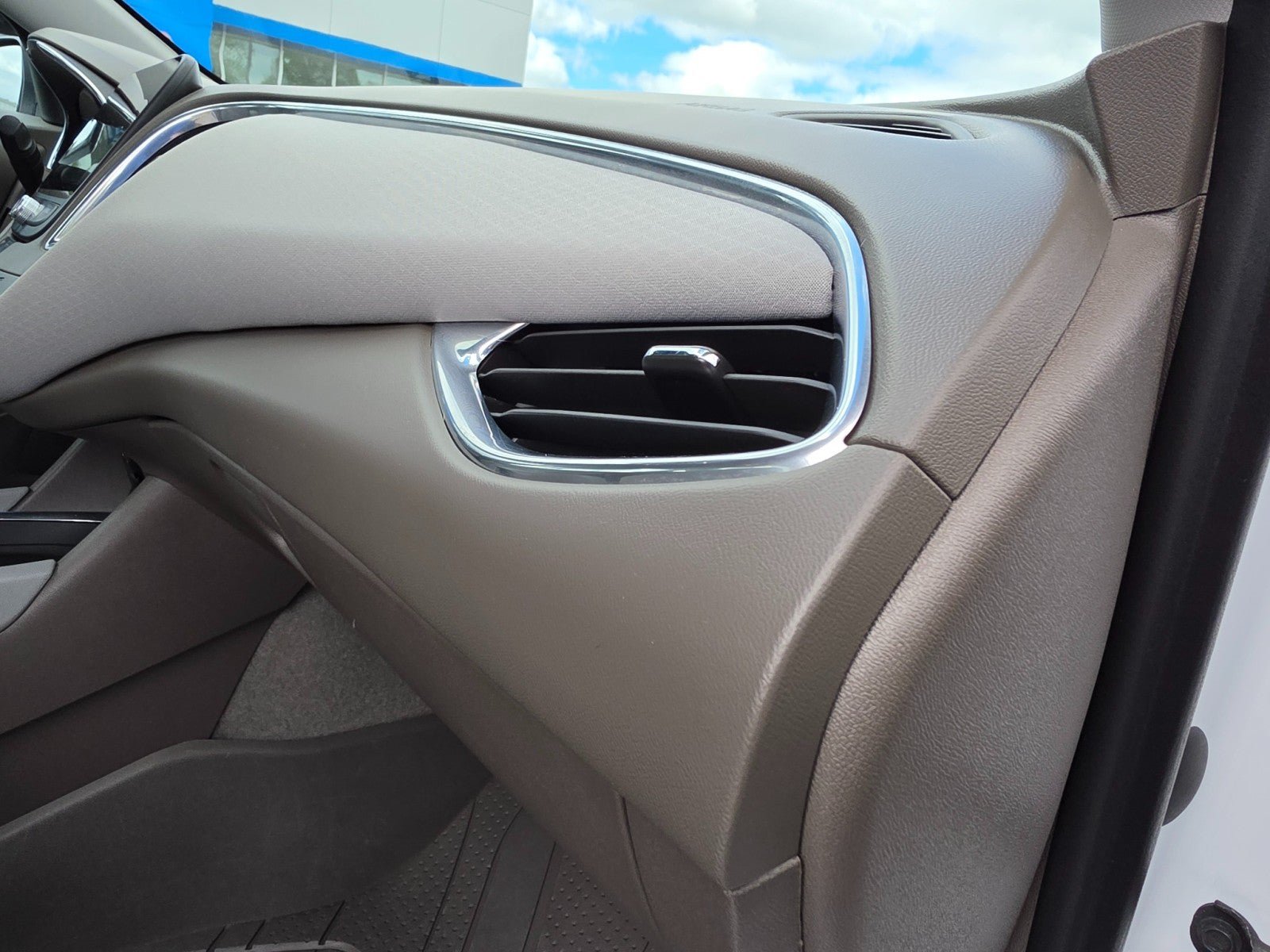 Used 2021 Chevrolet Malibu LT FWD image 14