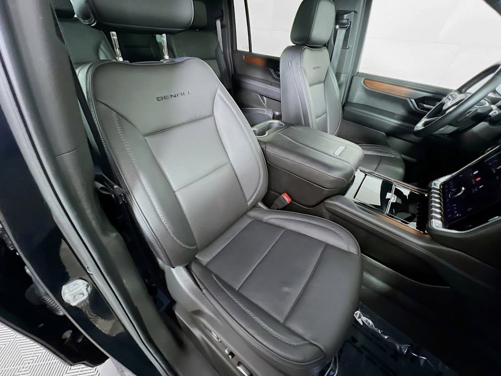 Used 2025 GMC Yukon XL Denali AWD/4WD image 30