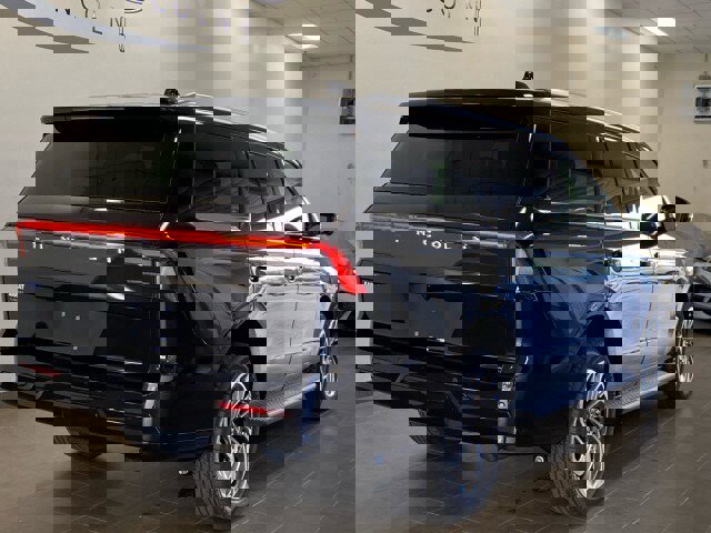 New 2026 Lincoln Navigator Premiere image 17