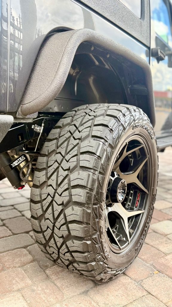 Used 2018 Jeep Wrangler Sahara w/ Connectivity Group AWD/4WD image 10