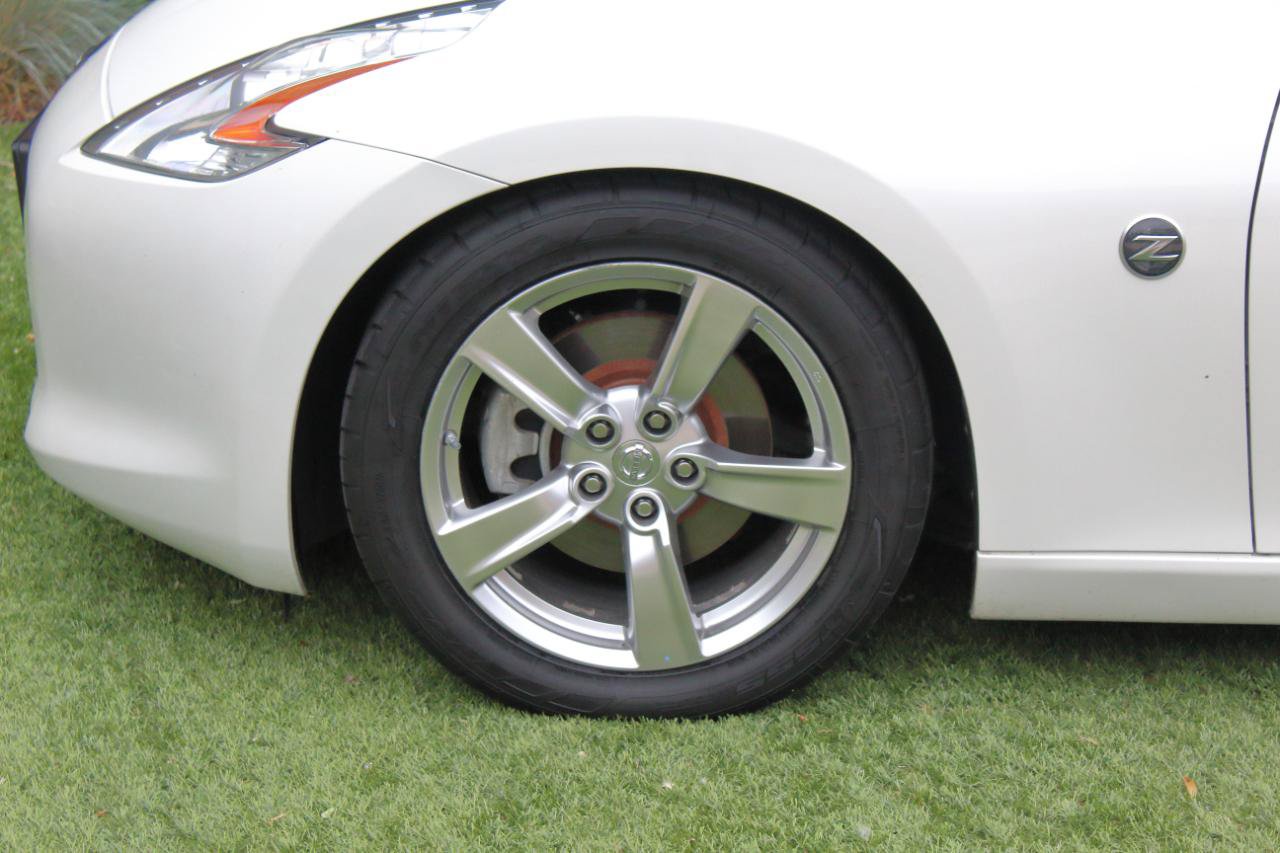 Used 2009 Nissan 370Z Touring RWD image 34