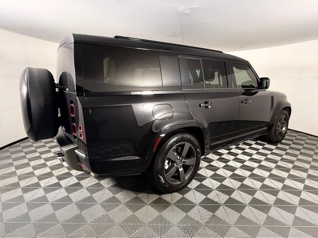 Used 2025 Land Rover Defender 130 X-Dynamic SE AWD/4WD image 7