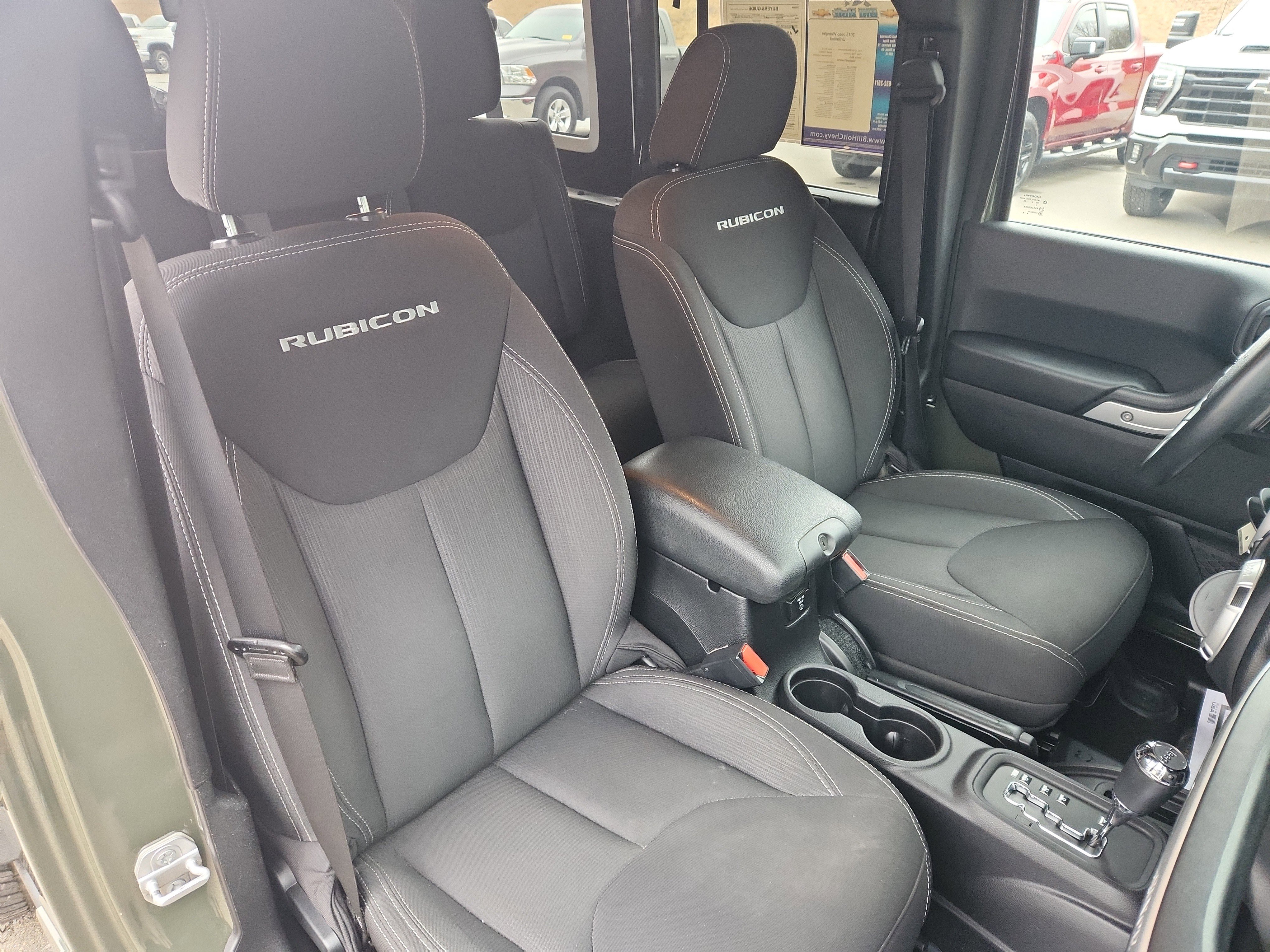 Used 2015 Jeep Wrangler Unlimited Rubicon w/ Connectivity Group image 37