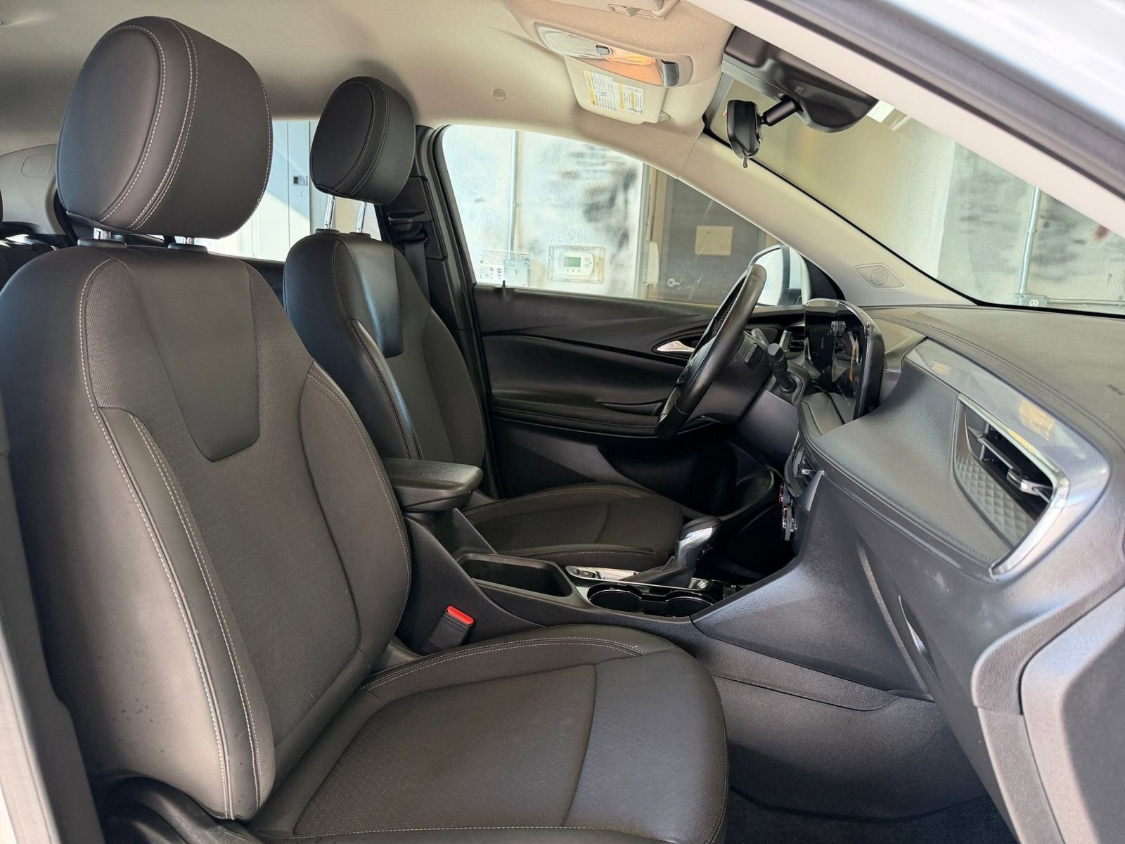 Used 2025 Buick Encore GX Preferred image 34