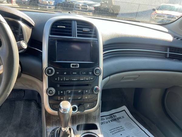Used 2014 Chevrolet Malibu LT FWD image 13
