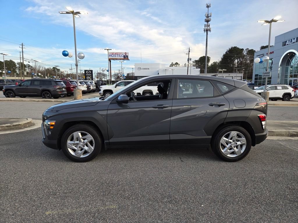 Used 2025 Hyundai Kona SE image 4