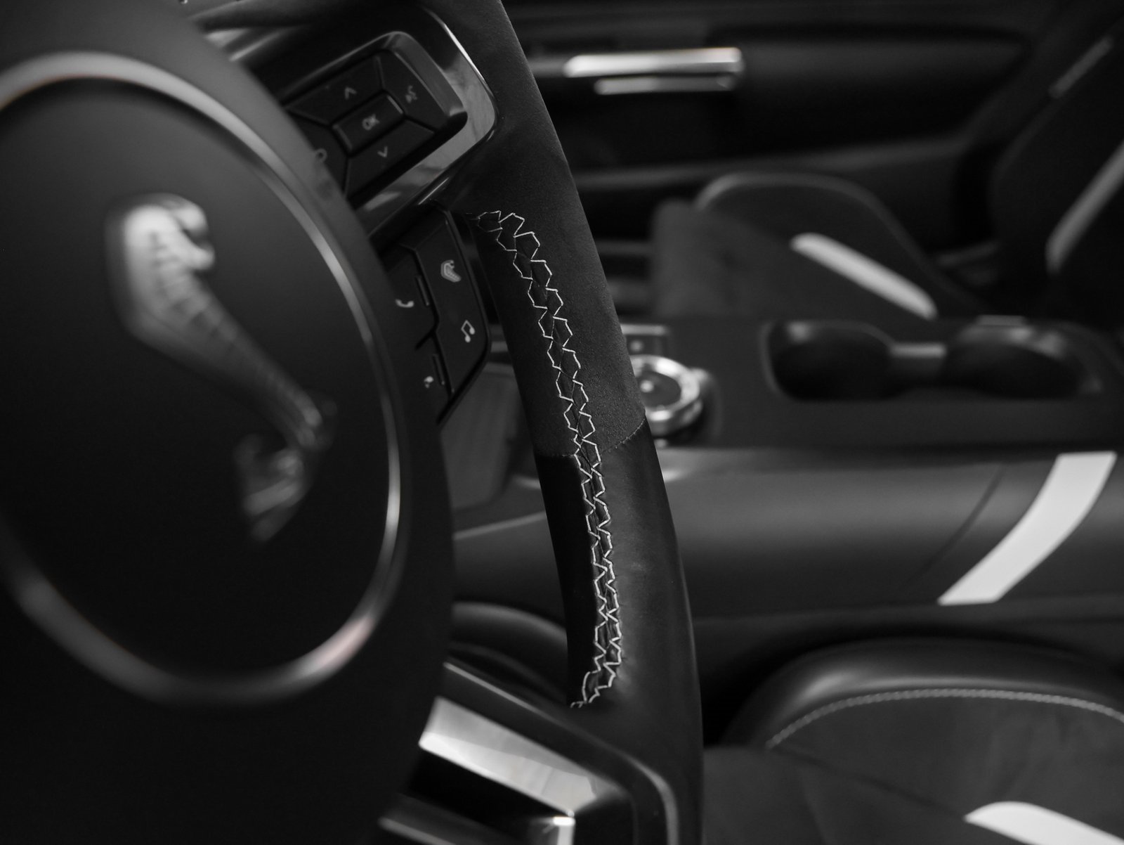 Used 2020 Ford Mustang Shelby GT500 w/ Carbon Fiber Track Pack image 55