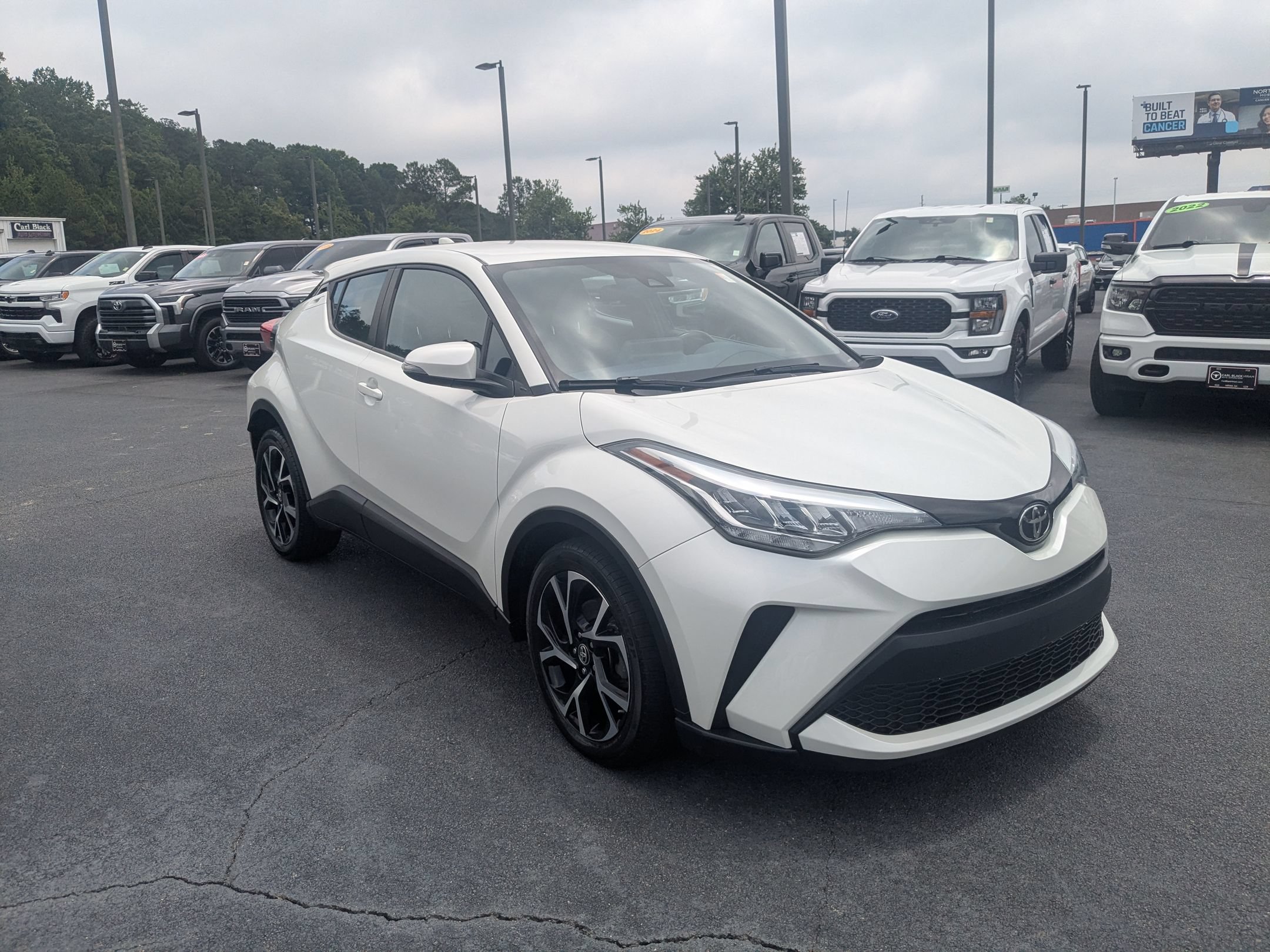Used 2021 Toyota C-HR XLE FWD image 3