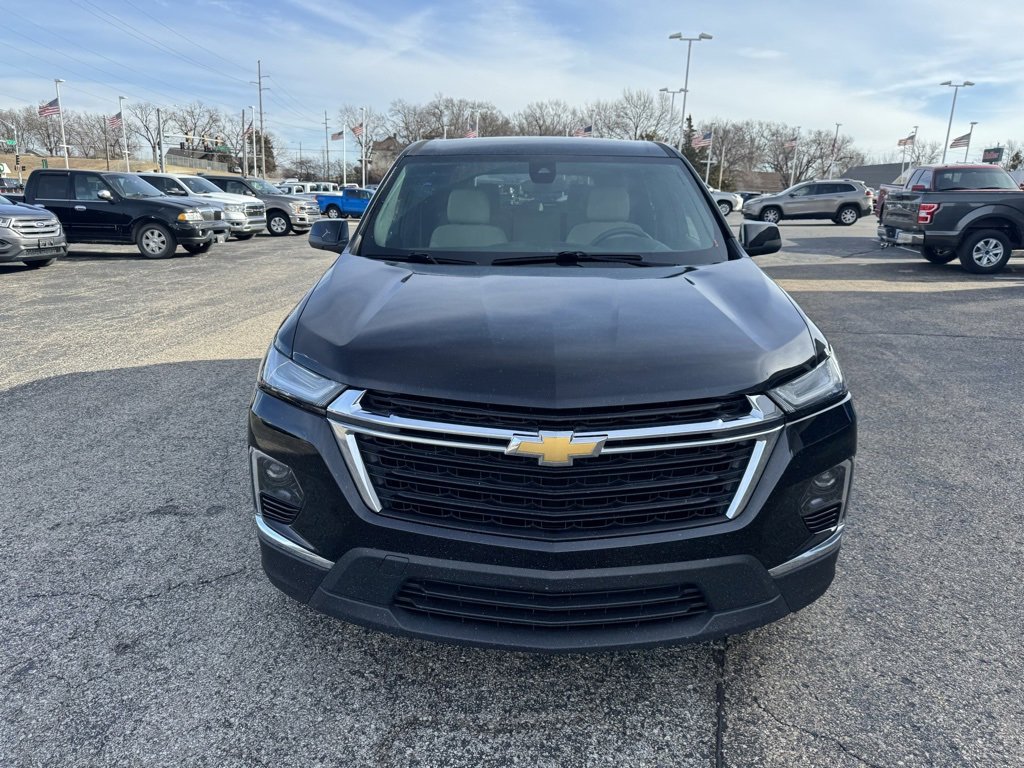 Used 2023 Chevrolet Traverse LS image 2