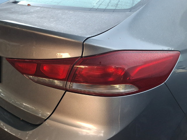 Used 2018 Hyundai Elantra SE FWD image 8