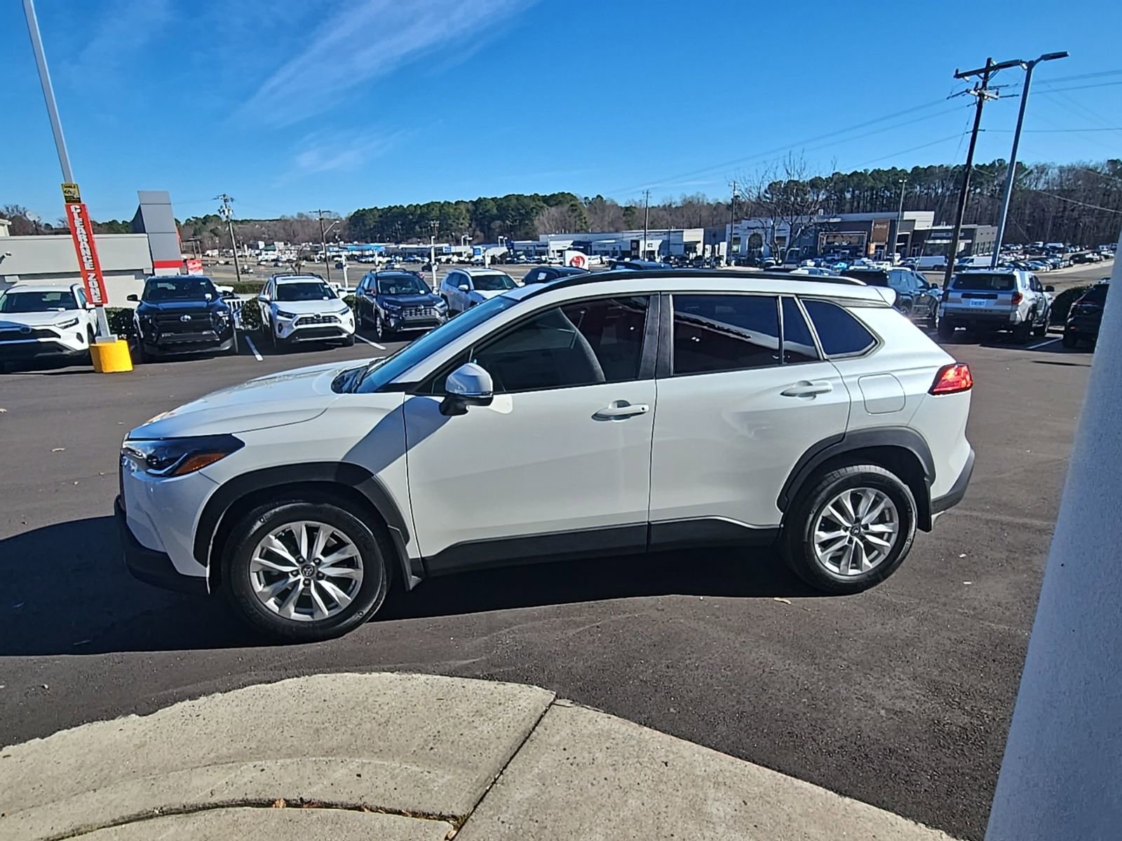 Used 2023 Toyota Corolla Cross LE image 9