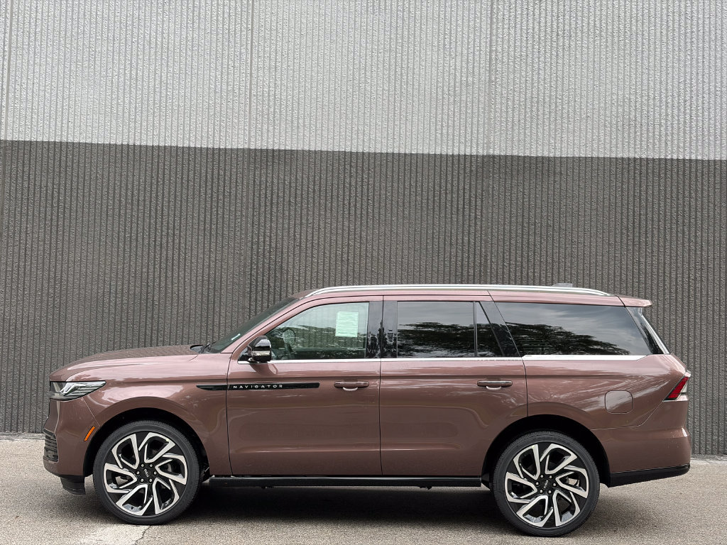 New 2027 Lincoln Navigator Black Label AWD/4WD image 4