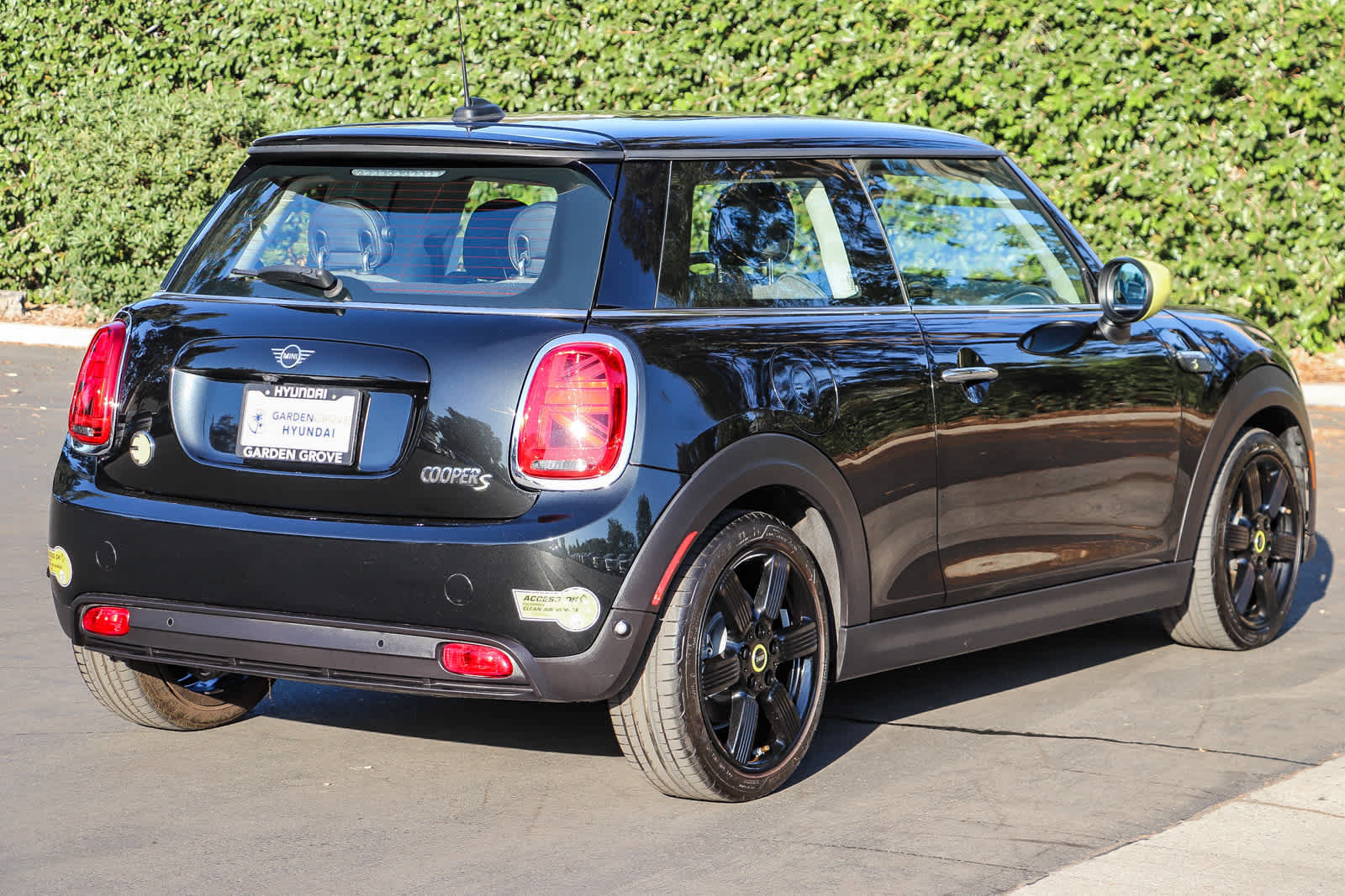 Used 2023 MINI Cooper SE FWD image 6