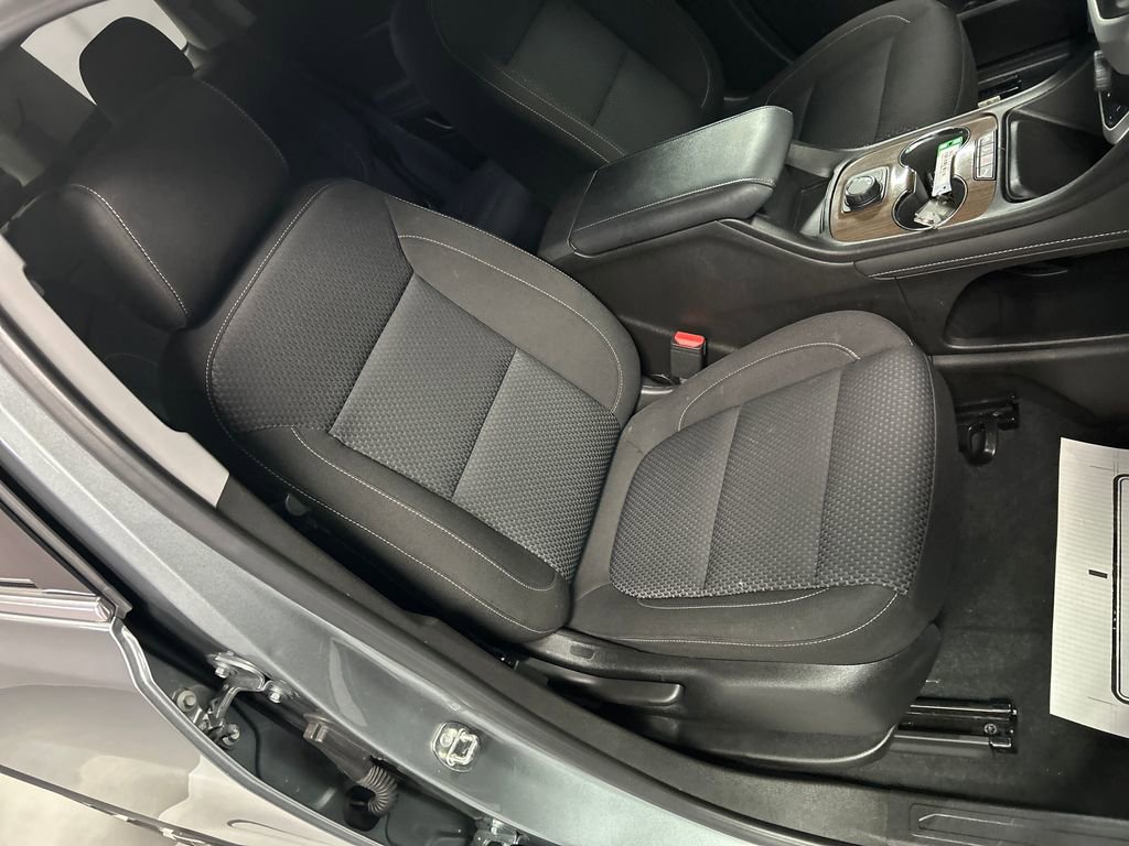 Used 2023 GMC Acadia SLE image 26