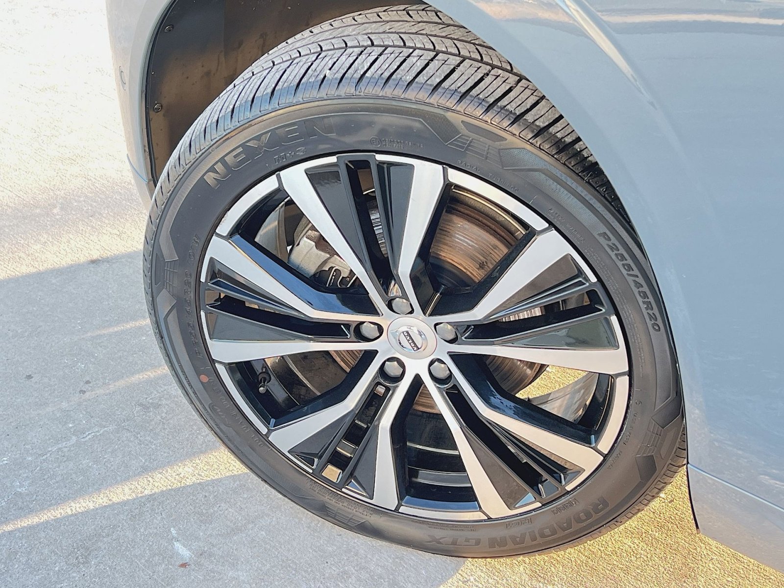 Used 2023 Volvo XC60 B5 Plus image 12