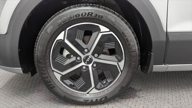 Used 2024 Kia Niro LX FWD image 31