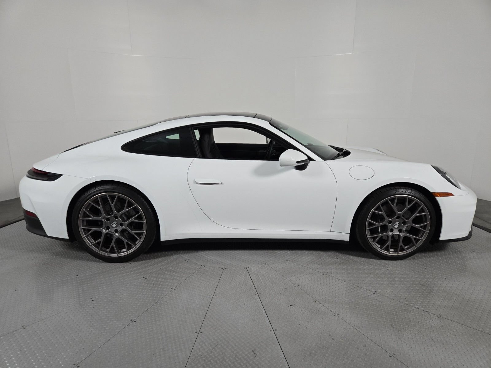 Used 2025 Porsche 911 Carrera RWD image 6