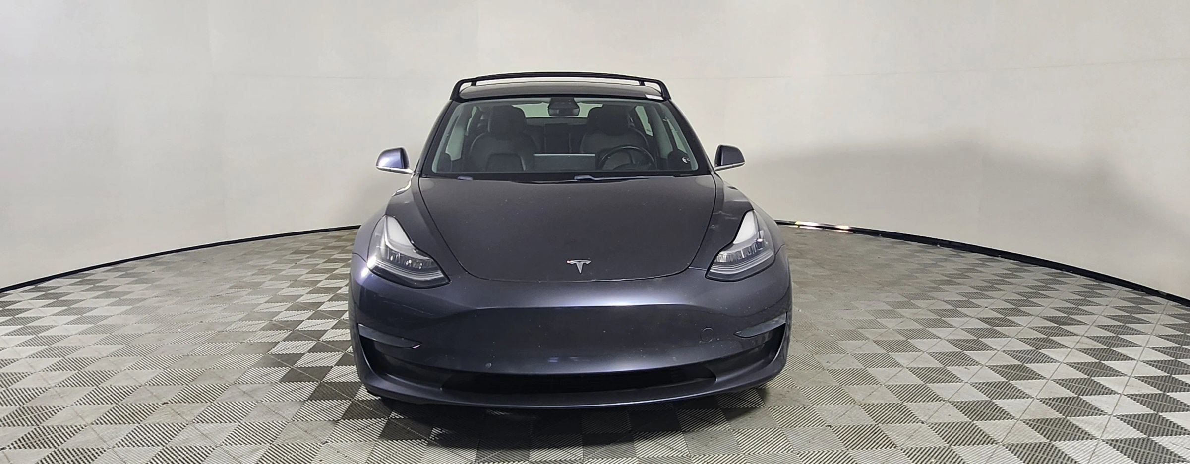 Used 2019 Tesla Model 3 Standard Range image 2