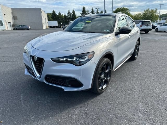 Used 2024 Alfa Romeo Stelvio Ti w/ Performance Driving Package AWD/4WD image 3