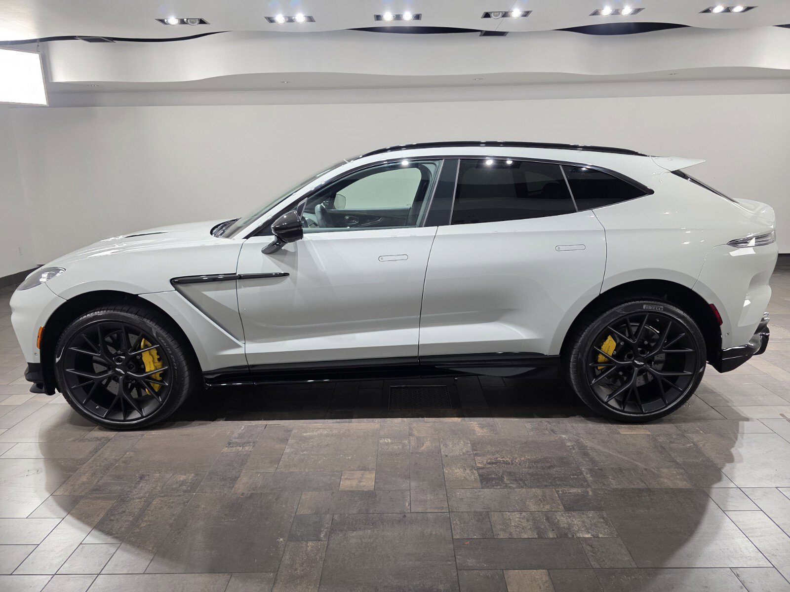 New 2026 Aston Martin DBX 707 image 22