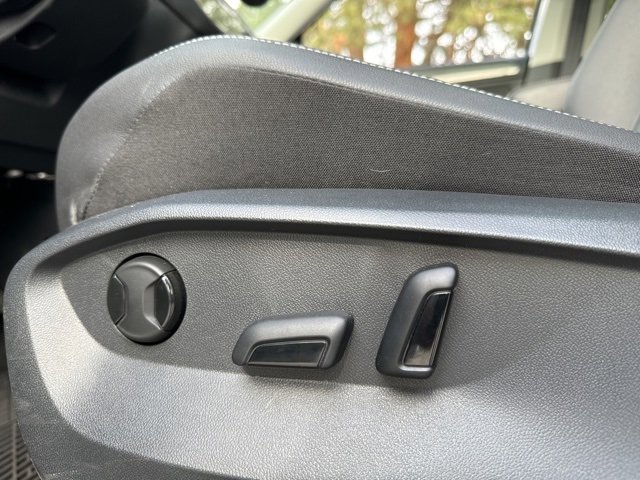 Used 2023 Volkswagen Tiguan SE w/ Panoramic Sunroof Package image 18