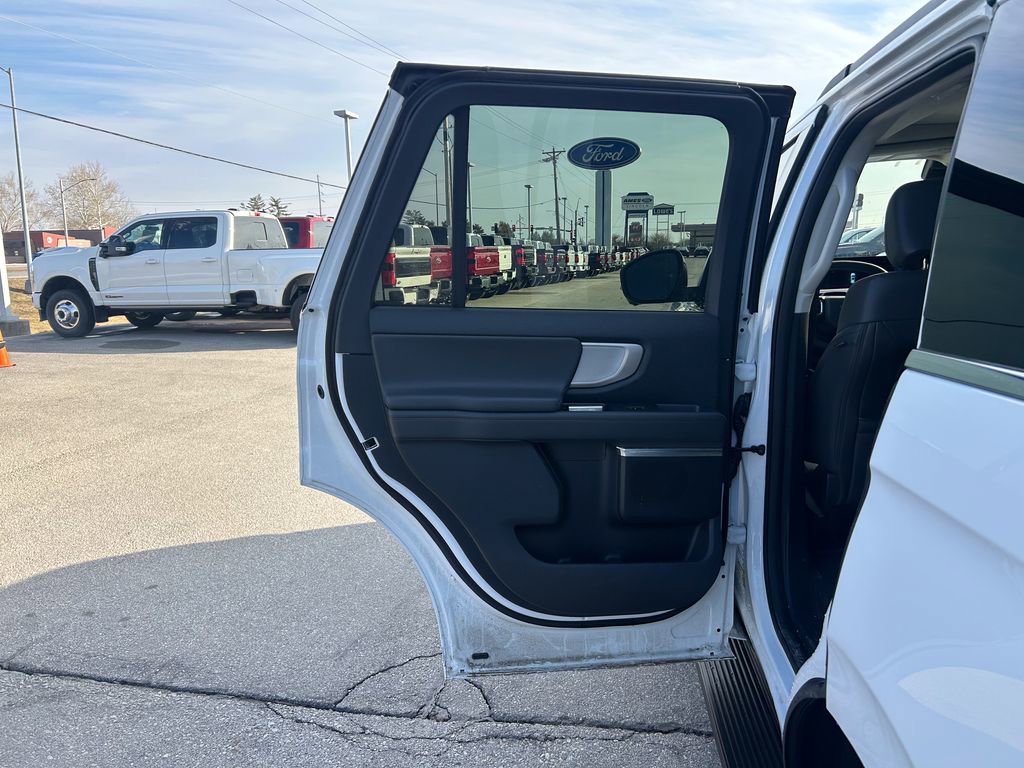 Certified 2025 Ford Expedition Active image 16