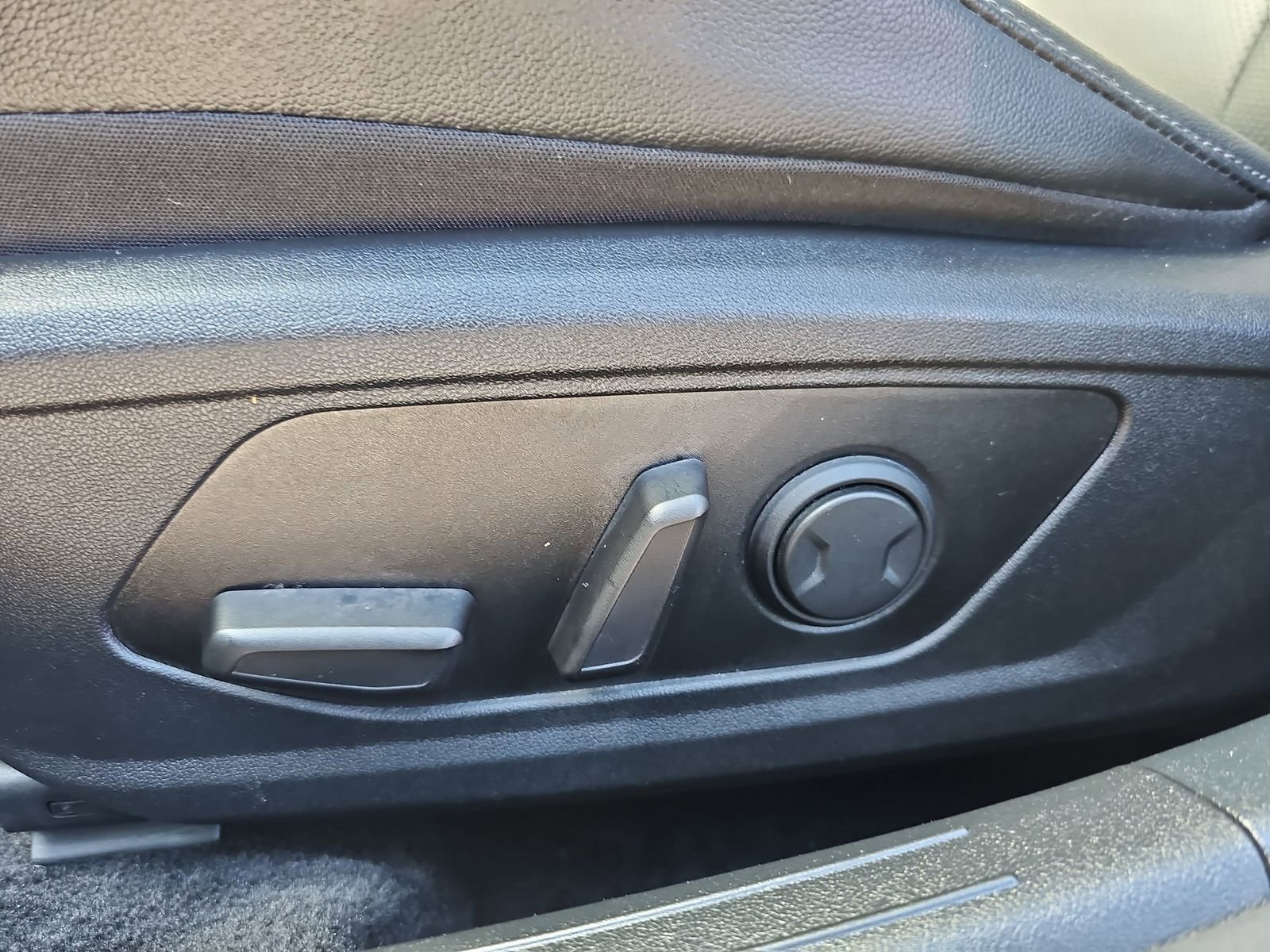 Used 2022 Hyundai Elantra Limited FWD image 35