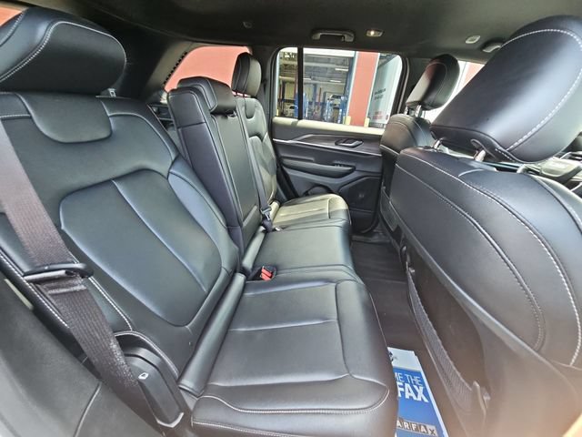 Used 2024 Jeep Grand Cherokee Limited AWD/4WD image 29