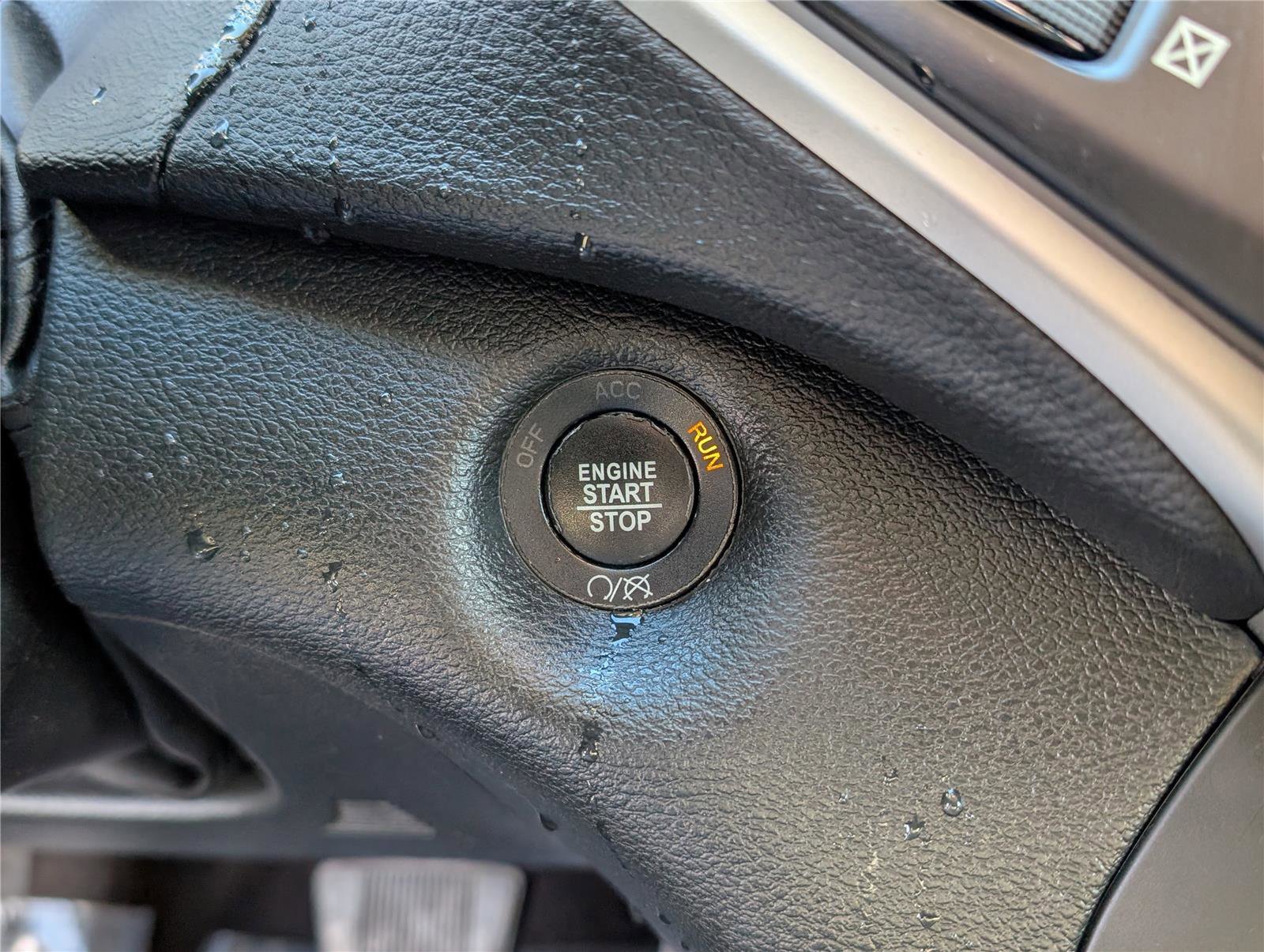 Used 2018 Jeep Cherokee Limited image 24