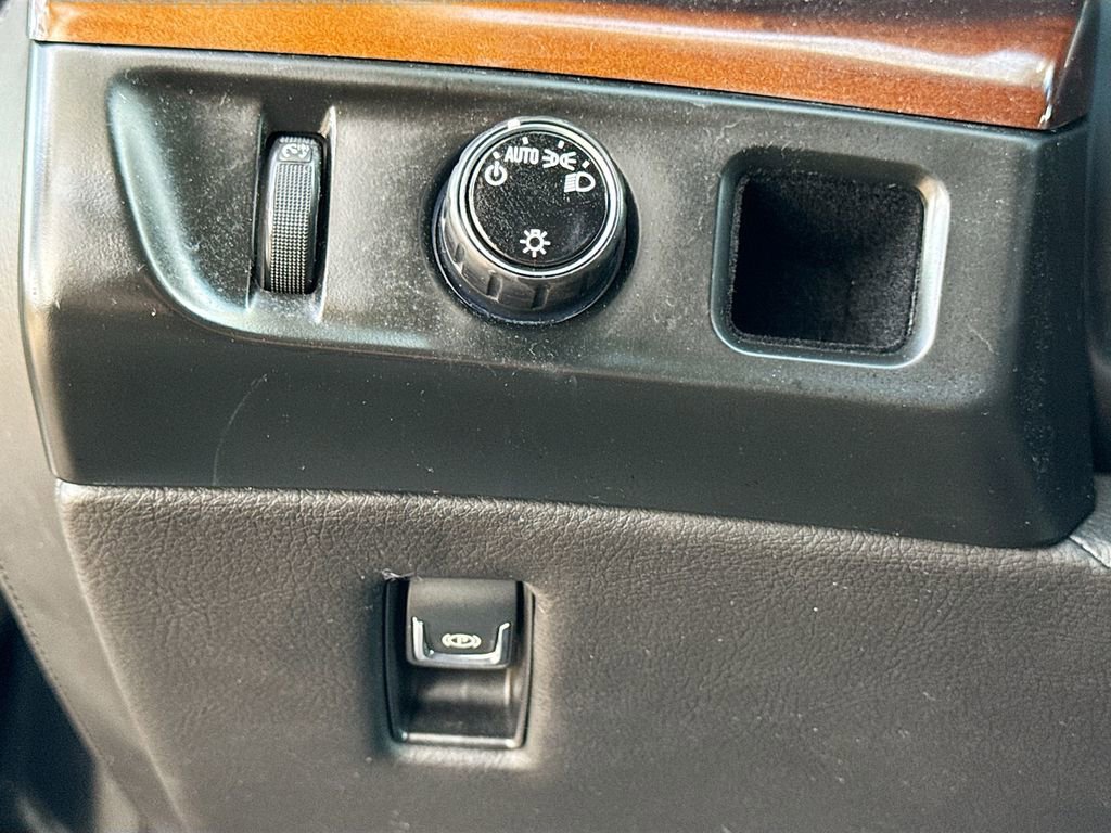 Used 2019 Cadillac Escalade Premium Luxury image 37