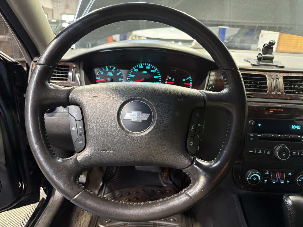 Used 2013 Chevrolet Impala LTZ FWD image 18