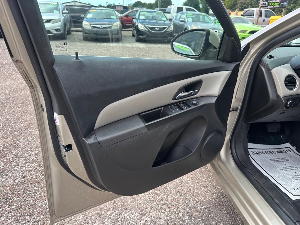 Used 2014 Chevrolet Cruze LT image 11