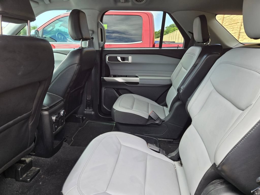 Used 2021 Ford Explorer XLT w/ Equipment Group 202A AWD/4WD image 13