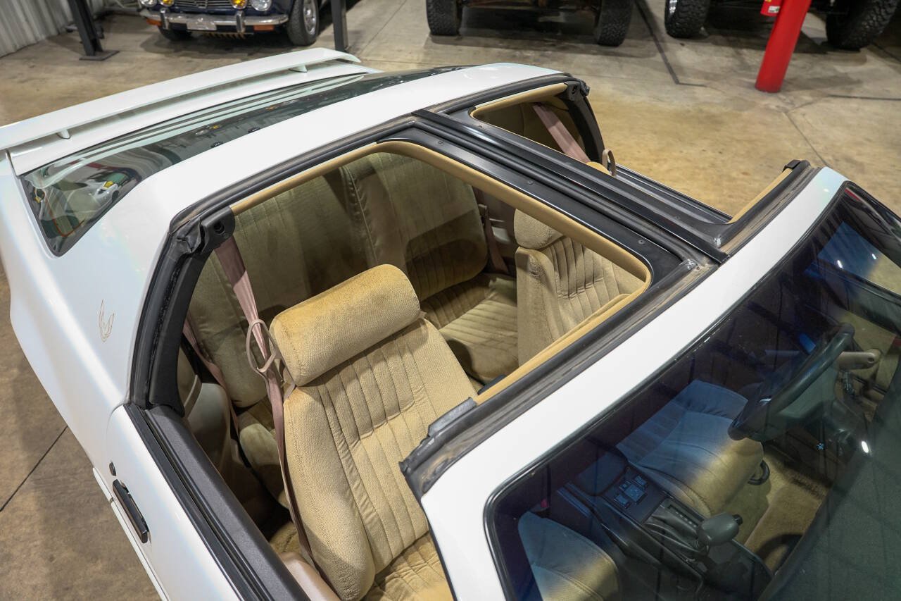 Used 1992 Pontiac Firebird Formula RWD image 20