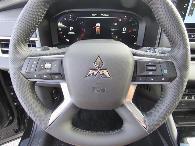 New 2025 Mitsubishi Outlander SE image 23