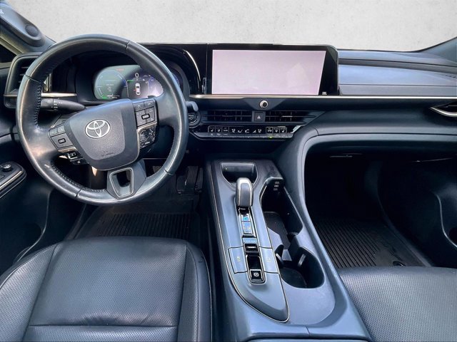 Used 2023 Toyota Crown Platinum image 16