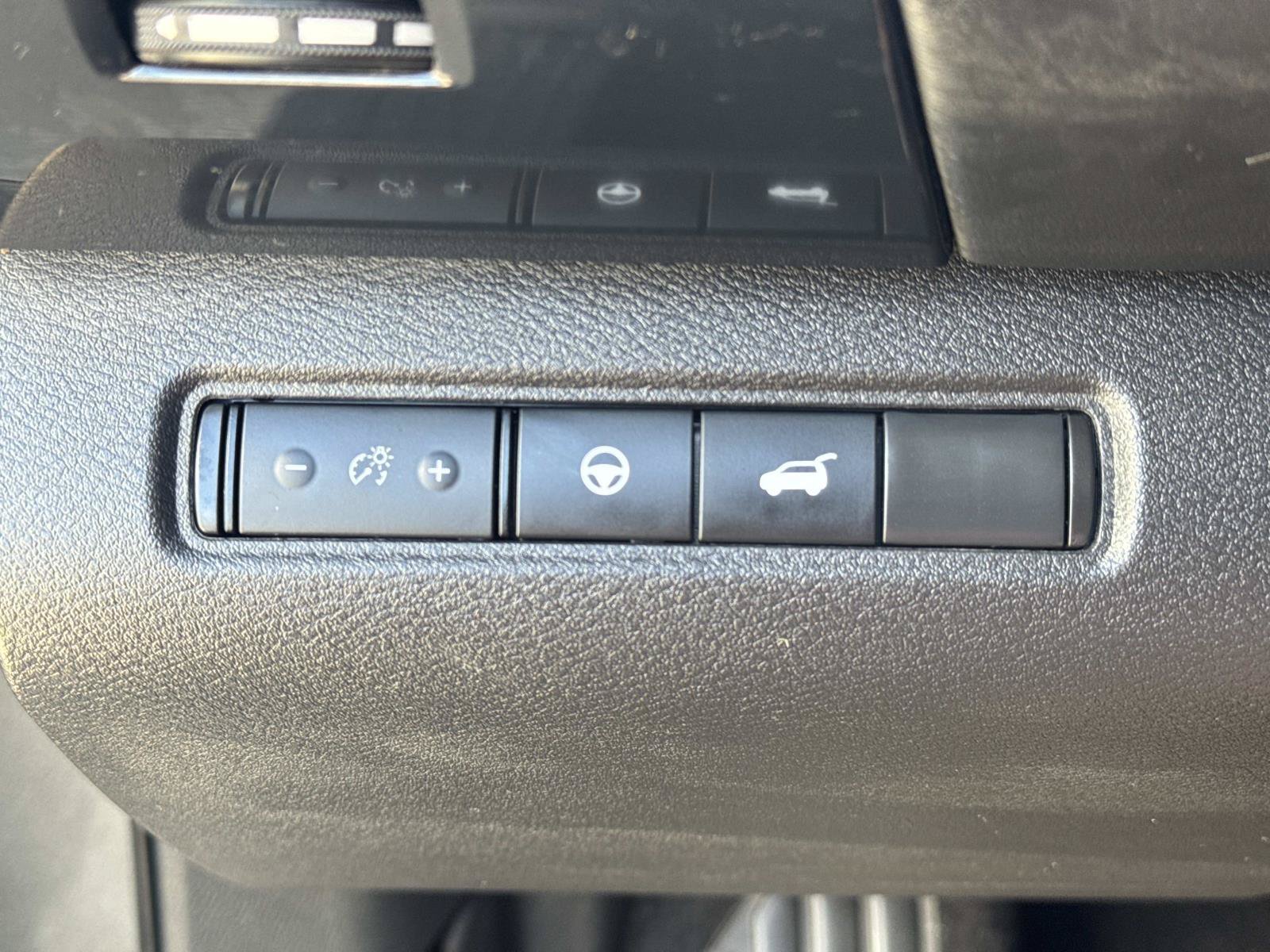 Used 2025 Nissan Pathfinder SV FWD image 20