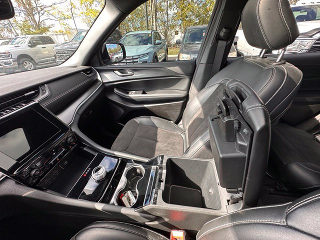 Used 2023 Jeep Grand Cherokee L Altitude AWD/4WD image 28