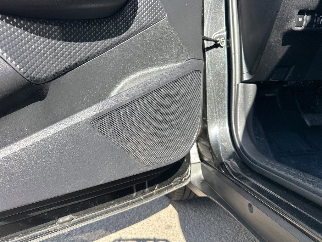 Used 2019 Toyota C-HR LE FWD image 33