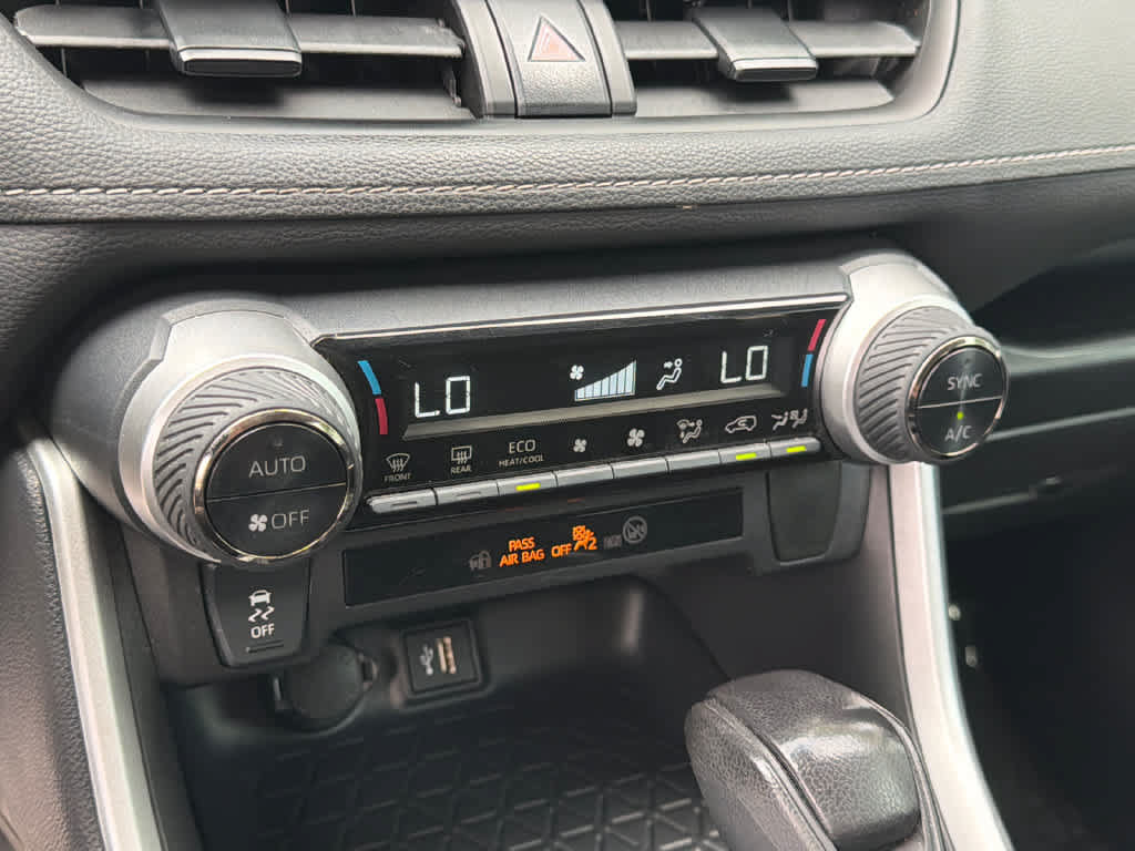 Used 2024 Toyota RAV4 LE AWD/4WD image 28