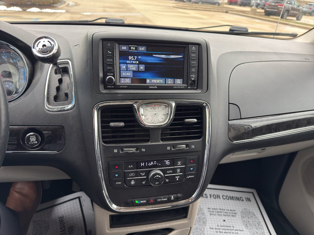 Used 2015 Chrysler Town & Country Touring-L w/ Driver Convenience Group FWD image 15