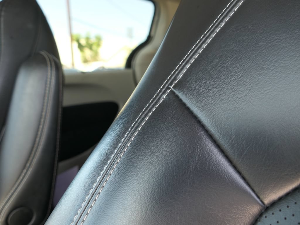 Used 2023 Chrysler Pacifica Touring-L FWD image 11