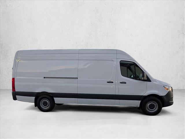 Used 2025 Mercedes-Benz Sprinter 2500 image 4