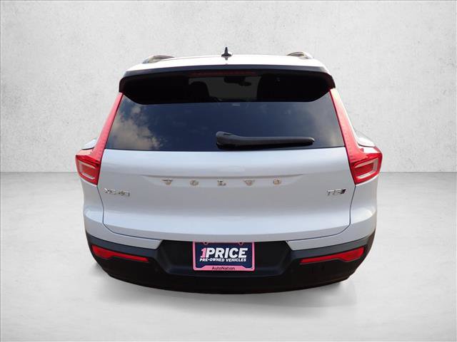 Used 2022 Volvo XC40 T5 R-Design AWD/4WD image 3