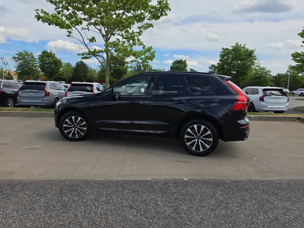 Used 2024 Volvo XC60 B5 Core w/ Protection Package AWD/4WD image 4