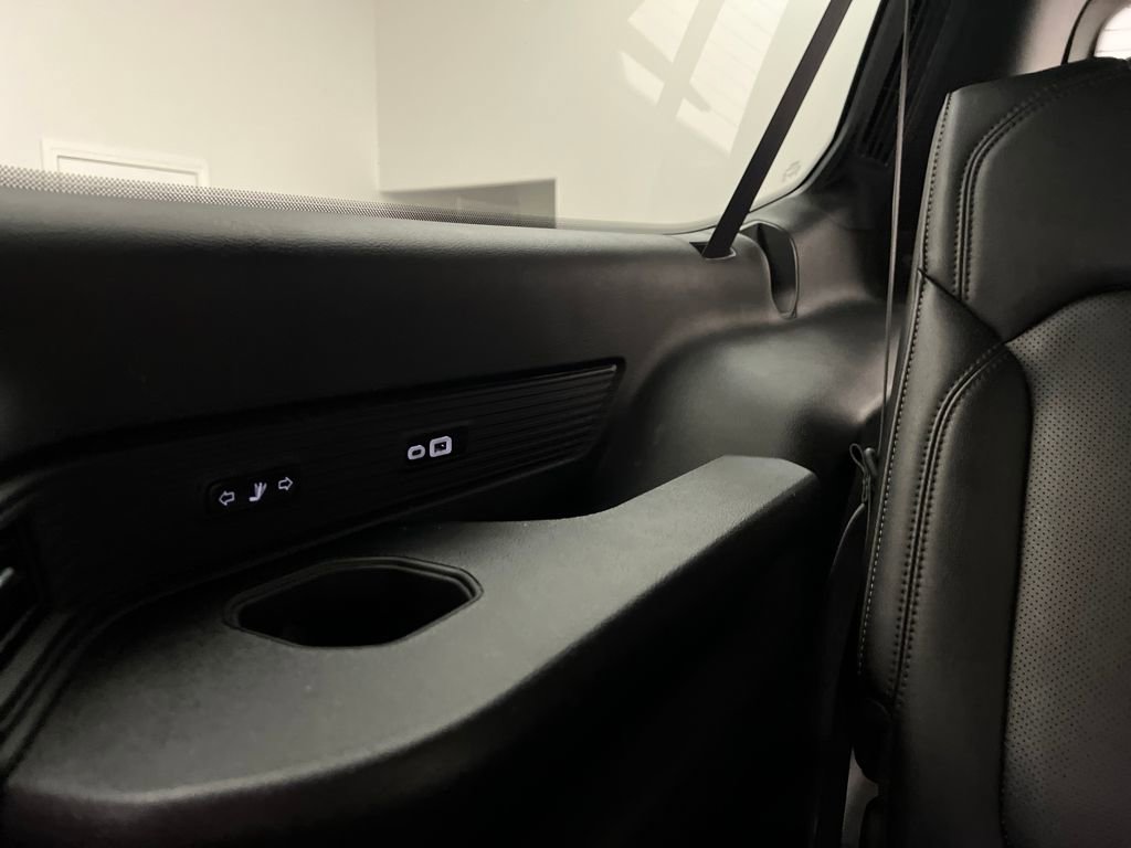 Used 2024 Jeep Wagoneer L Series II w/ Flexible Seating Group image 33