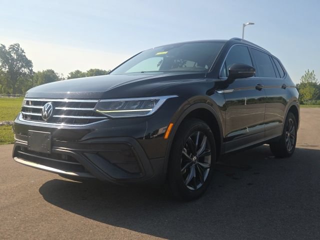 Used 2022 Volkswagen Tiguan SE AWD/4WD image 2
