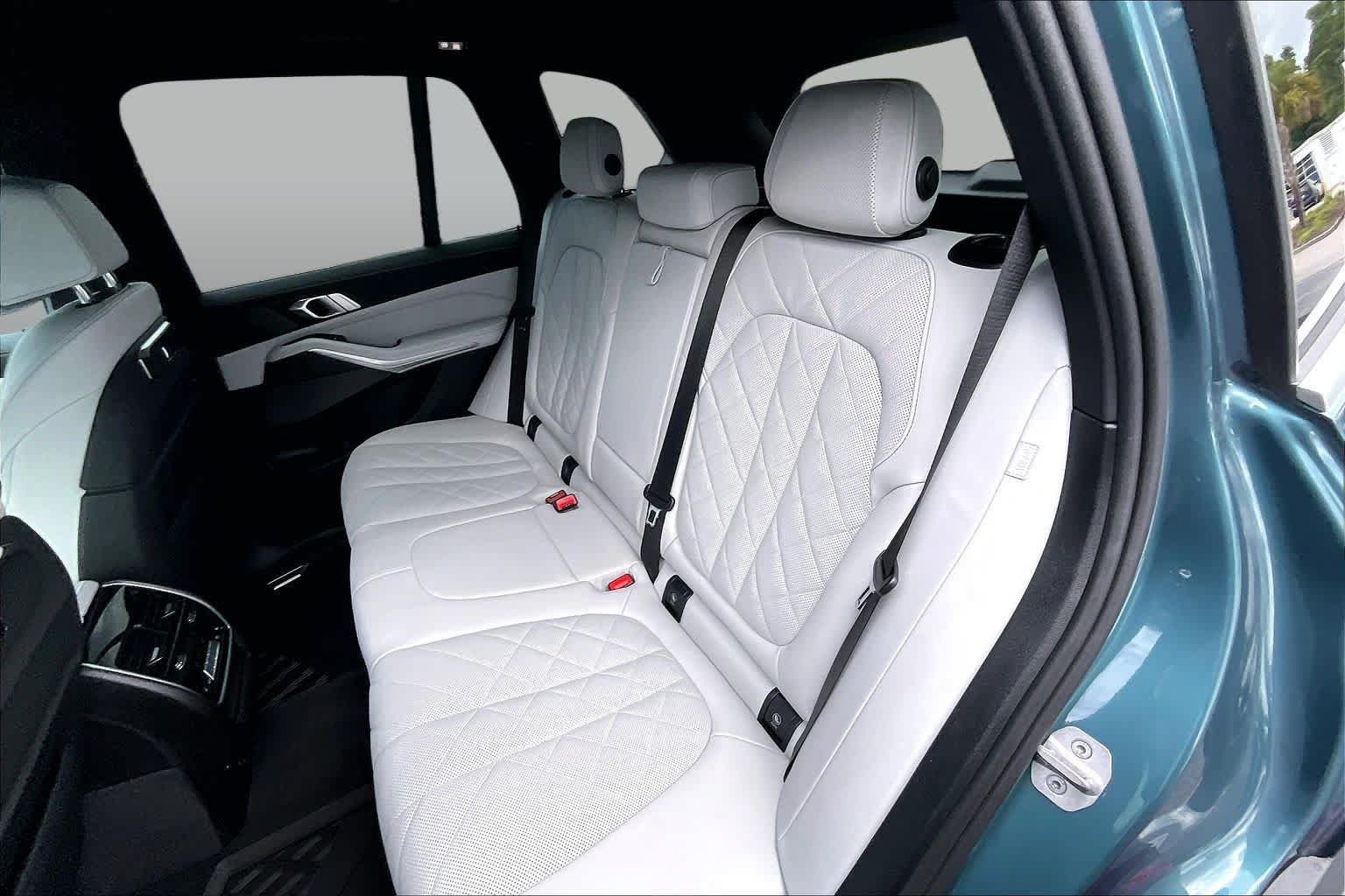 Used 2025 BMW X5 sDrive40i w/ Climate Comfort Package RWD image 21