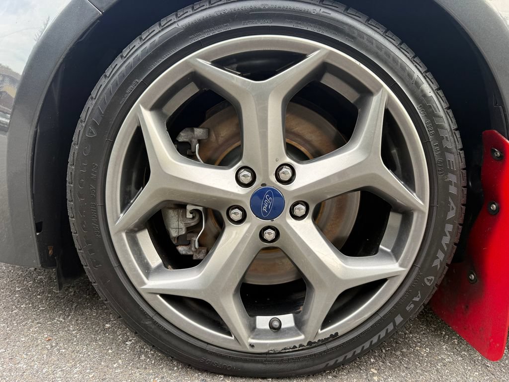 Used 2017 Ford Focus ST w/ Equipment Group 402A FWD image 37